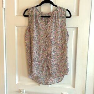 Sleeveless floral high/low top